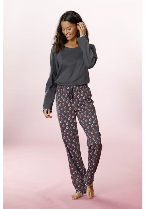 Bild: Pyjama von Vivance Dreams by Lascana: Pyjama mit Babylockdetails an den Säumen aus weicher Single Jersey-Qualität aus Baumwolle. Mit jedem Kauf eines Artikels aus Cotton made in Africa untestützt Du die Initiative.