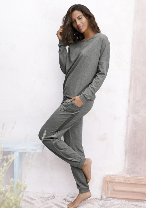 Bild: Pyjama von Vivance Dreams by Lascana: Toller Pyjama in Melange-Optik aus 60% Polyester, 36% Viskose, 4% Elasthan.