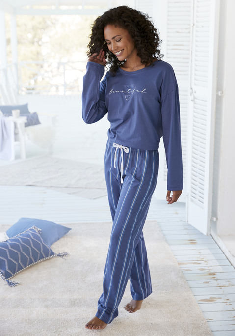 Bild: Pyjama von Vivance Dreams by Lascana: Schlafanzug von Vivance Dreams. Langarmshirt mit Wordingprint vorn. Rundhalsausschnitt. Überschnittene Schultern. Gestreifte Hose mit elastischem Tunnelzugbund. Weiche Single-Jerseyqualität aus 100% Baumwolle.