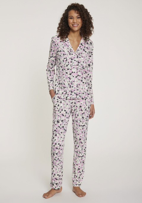 Bild: Pyjama von Vivance Dreams by Lascana: Klassischer Pyjama von Vivance Dreams mit Alloverprint, Reverskragen, aufgesetzter Brusttasche und durchgehender Knopfleiste. Lange Hose mit seitlichen Eingrifftaschen und Tunnelzugbund. Angenehme Baumwoll-Viskosequalität.