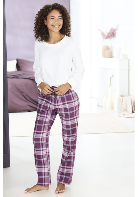 Bild: Pyjama von Vivance Dreams by Lascana: Komfortabler Schlafanzug von Vivance Dreams. Unifarbenes Langarmshirt aus Single-Jersey. mit kleinem Brustprint und Rundhalsausschnitt. Rippbündchen am Halsausschnitt und an den Ärmeln. Karierte Hose. Elastischer Kordelzugbund. Seitliche Eingrifftaschen. Weicher Flanell.