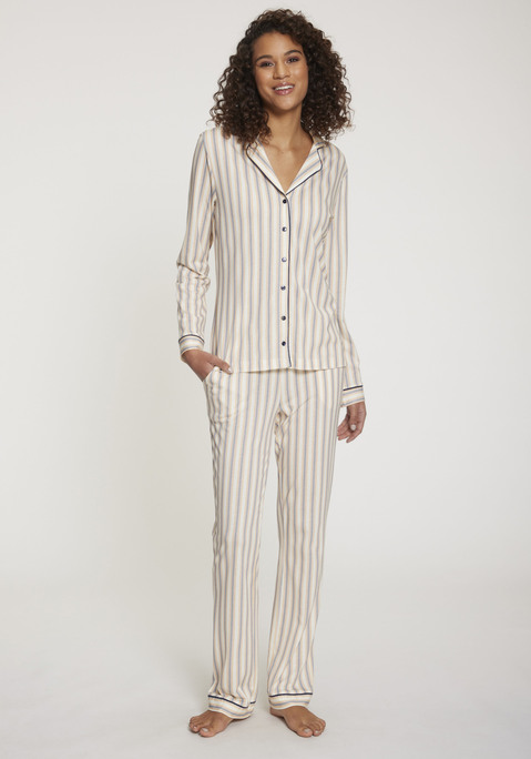 Bild: Pyjama von Vivance Dreams by Lascana: Klassisch geschnittener Pyjama von Vivance Dreams mit Allovermuster. Langarmshirt mit Reverskragen und Knopfleiste. Hose mit elastischem Tunnelzugbund und Eingrifftaschen. Weicher Single-Jersey.