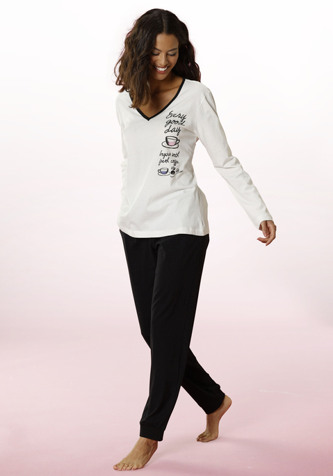 Bild: Pyjama von Vivance Dreams by Lascana: Pyjama mit seitlichem Frontdruck und Kontrastpaspel entlang des V-Ausschnitt. Lange Hose mit elastischem Bund und seitlichen Eingrifftaschen. Elastikbündchen an den Beinsäumen. Qualität aus 100% Baumwolle.