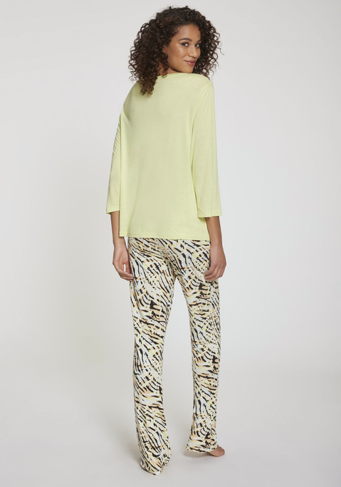 Bild: Pyjama von Vivance Dreams by Lascana: Pyjama von Vivance Dreams. Blumendruck und Animalprint. Shirt mit V-Ausschnitt und 3/4 Ärmeln. Hose mit elastischem Bund. Gerade und bequem geschnitten. Atmungsaktive und pflegeleichte Single  Jersey Ware aus 100% Viskose.