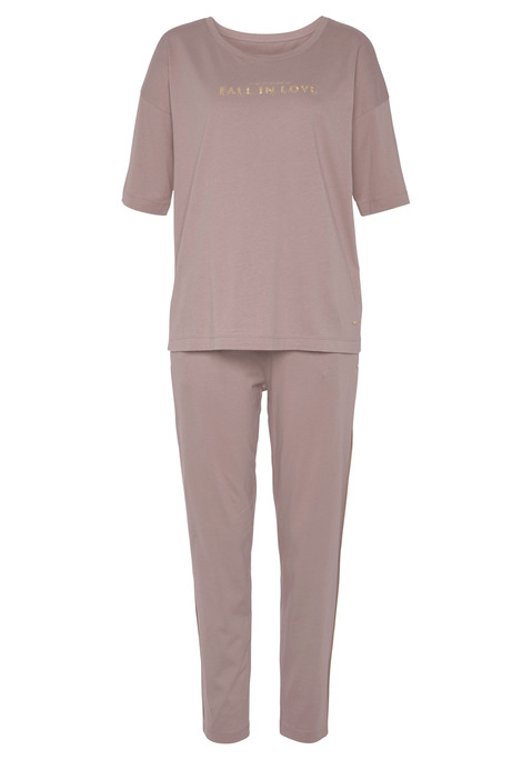 Bild: Pyjama von Vivance Dreams by Lascana: Pyjama mit schönen Foildetails. Halbarmshirt mit überschnittener Schulter. Lange Hose mit elastischem Bund und Glanzpaspel entlang der Seitennaht.  Seitliche Eingrifftaschen. Angenehme Qualität aus 100% Baumwolle.