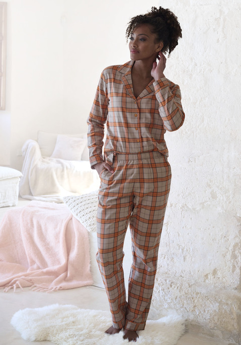Bild: Pyjama von Vivance Dreams by Lascana: Klassischer Flanellpyjama von Vivance Dreams mit Reverskragen und durchgehender Knopfleiste. Lange Hose mit seitlichen Eingrifftaschen und Gummizugbund. Angenehme Baumwollqualität.