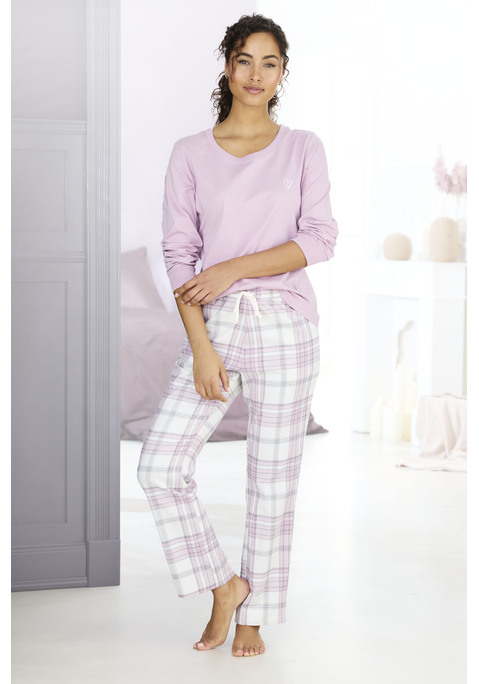 Bild: Pyjama von Vivance Dreams by Lascana: Komfortabler Schlafanzug von Vivance Dreams. Unifarbenes Langarmshirt aus Single-Jersey. mit kleinem Brustprint und Rundhalsausschnitt. Rippbündchen am Halsausschnitt und an den Ärmeln. Karierte Hose. Elastischer Kordelzugbund. Seitliche Eingrifftaschen. Weicher Flanell.
