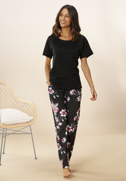 Bild: Pyjama von Vivance Dreams by Lascana: Pyjama mit schönem Blumen Allover-Druck aus Weiche Single Jersey-Qualität aus Baumwolle. Mit jedem Kauf eines Artikels aus Cotton made in Africa untestützt Du die Initiative.