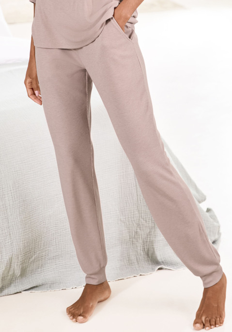 Bild: Pyjamahose von Vivance Dreams by Lascana: Kuschelige Lounge-Hose von Vivance Dreams mit elastischem Tunnelzugbund und seitlichen Eingrifftaschen. Bequeme Passform. Pflegeleichter, elastischer Feinripp mit Viskoseanteil.