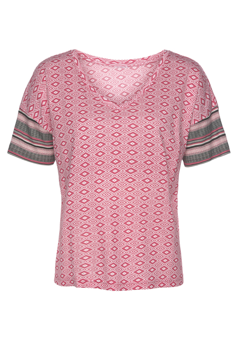 Bild: Pyjamaoberteil von Vivance Dreams by Lascana: T-Shirt von Vivance Dreams. Im schönen Ethno-Muster mit Kontrastblende. Angenehme, lockere Passform mit V-Ausschnitt, halben Ärmeln und überschnittenen Schultern. Vielseitig kombinierbar. Weiche Single-Jersey-Qualität aus Viskose.