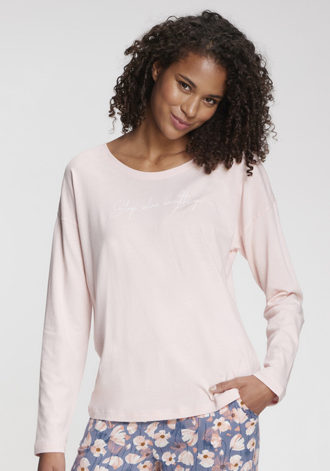 Bild: Pyjamaoberteil von Vivance Dreams by Lascana: Charmantes Longsleeve von Vivance Dreams mit kleinem Frontprint als Hingucker. Rundhalsausschnitt. Leichter Single-Jersey, hauptsächlich aus Baumwolle.