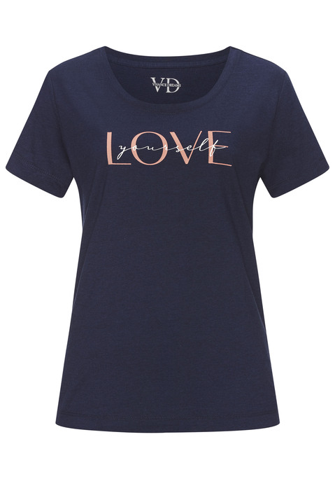 Bild: Shorty von Vivance Dreams by Lascana: Bequemer Shorty von Vivance Dreams mit schönem Frontprint. T-Shirt mit Rundhalsausschnitt. Shorts  mit einem Gummizugbund und einem Bindeband. Eingrifftaschen mit Platz für kleine Gegenstände. Aus einer angenehmen Baumwoll-Viskosequalität.