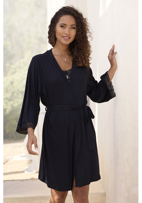 Bild: Kimono von Vivance Dreams: Edler Kimono von Vivance Dreams. Spitzenbesatz an den weiten 3/4-Ärmeln. Bindeband in der Taille. Mittlere Länge. Weich fließende Viskose.