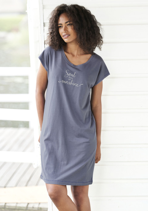 Bild: Nachthemd von Vivance Dreams: Kurzes Nachthemd von Vivance Dreams. Mit Wording-Print vorn. Bequeme Passform mit Rundhalsausschnitt und kurzen, angeschnittenen Ärmeln. Weiche Single Jersey-Qualität aus 50% Baumwolle, 50% Viskose