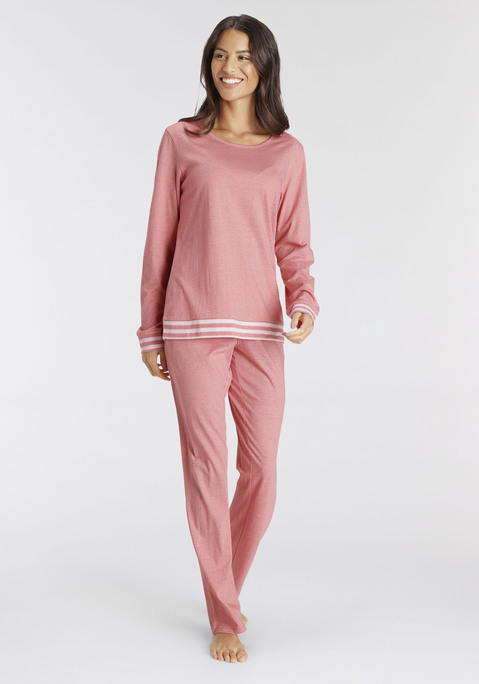 Bild: Pyjama von Vivance Dreams: Weicher Pyjama von Vivance Dreams in Melange-Optik. Langarmshirt mit Rundhalsausschnitt und gestreiften Saumbündchen. Lange Hose mit elastischem Bund und Eingrifftaschen. Figurumspielende Passform. Pflegeleichter Single-Jersey aus 50% Baumwolle, 50% Polyester.