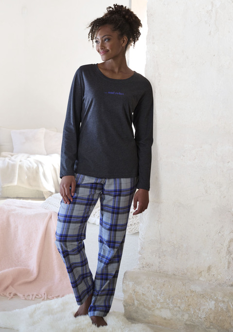 Bild: Pyjama von Vivance Dreams: Pyjama von Vivance Dreams mit schlichtem Oberteil und Print auf der Vorderseite. Lange Hose mit seitlichen Eingrifftaschen und Tunnelzug. Angenehme Baumwollqualität.