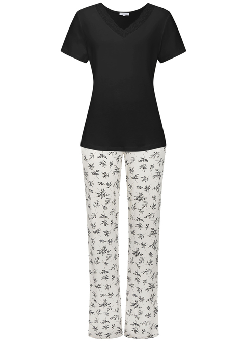 Bild: Pyjama von Vivance Dreams: Pyjama von Lascana. Unifarbenes T-Shirt mit Spitzenbesatz am V-Ausschnitt. Lange Hose mit floralem Alloverprint, elastischem Tunnelzugbund, seitlichen Eingrifftaschen. Trageangenehme Viskosequalität.