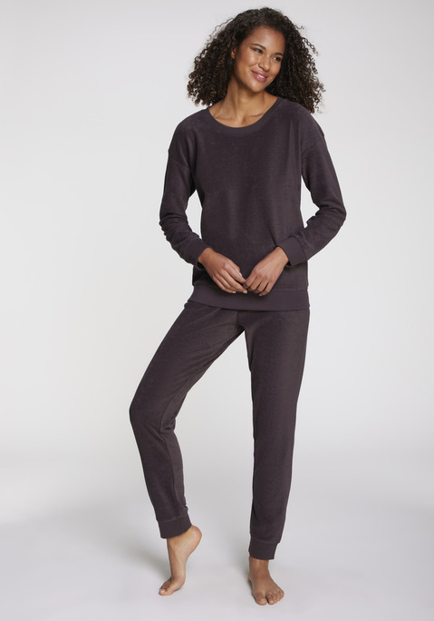 Bild: Pyjama von Vivance Dreams: Angenehmer Pyjama von Vivance Dreams. Langärmeliges Oberteil mit Rundhalsausschnitt. Bequeme, lange Hose mit Gummizugbund. Angesetzte Bündchen an den Ärmeln und Beinen. Weiche Frotteequalität.