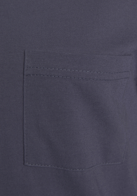 Bild: Pyjama von Vivance Dreams: Vivance Dreams Pyjama mit grafischem Druck. Unifarbenes Langarmshirt mit Rundhalsausschnitt und aufgesetzter Brusttasche. Allover bedruckte Hose mit elastischem Tunnelzugbund. Obermaterial: 100% Baumwolle (unterstützt Cotton made in Africa)