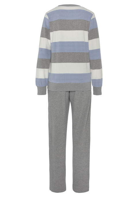 Bild: Pyjama von Vivance Dreams: Kuscheliger Frottee-Pyjama von Vivance Dreams. Langarmshirt mit Streifenmuster, Rundhalsausschnitt und breiten Ärmelrippbündchen. Lange Hose mit elastischem Bund und geradem Beinverlauf. Figurumspielende Passform. Von innen weich angeraute Qualität mit hohem Baumwollanteil.