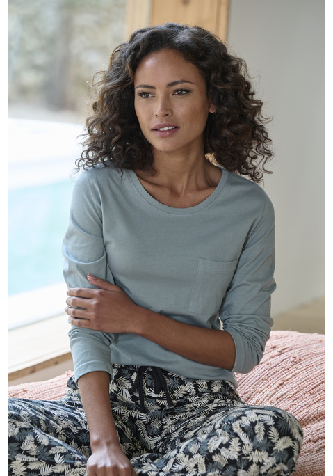 Bild: Pyjama von Vivance Dreams: Pyjama mit schlichtem Oberteil und aufgesetzter Brusttasche. Lange Hose mit allover Print und Tunnelzug am Bund. Angenehme Qualität aus 100% Baumwolle.
