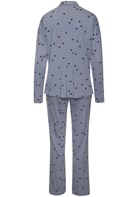 Bild: Pyjama von Vivance Dreams: Klassischer Pyjama von Vivance Dreams mit Alloverprint. Langärmeliges Shirt mit Umlegekragen, Knopfleiste und Brusttasche. Schlupfhose mit Gummibund und Taschen. Figurumspielende Passform. Jerseyware aus 50% Baumwolle und 50% Viskose.