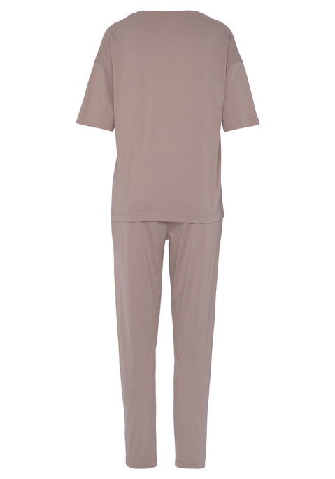 Bild: Pyjama von Vivance Dreams: Pyjama mit schönen Foildetails. Halbarmshirt mit überschnittener Schulter. Lange Hose mit elastischem Bund und Glanzpaspel entlang der Seitennaht.  Seitliche Eingrifftaschen. Angenehme Qualität aus 100% Baumwolle.