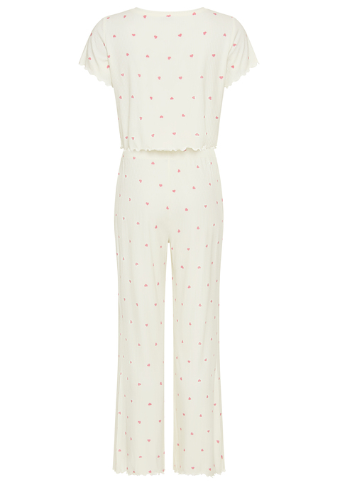 Bild: Pyjama von Vivance Dreams: <h3>Taillenkurzes Design für süße Nächte</h3>
<p>
Der Pyjama von <strong>Vivance Dreams</strong> besticht durch sein taillenkurzes Shirt mit einem modernen Rundhalsausschnitt, das nicht nur bequem ist, sondern auch einen frischen, verspielten Look bietet. Die Hose mit weitem Bein und elastischem Bund sorgt für optimalen Tragekomfort und Bewegungsfreiheit. Abgerundet wird das Design durch den entzückenden Allover-Herzprint, der diesem Schlafoutfit einen Hauch von Romantik verleiht. 
</p>

<h4>Hochwertige Materialien und Pflegehinweise</h4>
<p>
Die weiche Rippware sorgt für ein angenehmes Hautgefühl und ist ideal für entspannte Nächte. Die Kombination aus Viskose und Elasthan bietet nicht nur eine bequeme Passform, sondern auch eine ausgezeichnete Formbeständigkeit. Bei der Pflege ist der Pyjama pflegeleicht und kann problemlos in der Maschine gewaschen werden, was den Alltag erleichtert. 
</p>

<h4>Stilvolle Kombinationen für jeden Anlass</h4>
<p>
Dieser Schlafanzug eignet sich hervorragend für gemütliche Nächte zu Hause oder entspannte Sonntage. Er lässt sich wunderbar mit warmen Hausschuhen oder Socken kombinieren, um den perfekten Chill-Look zu kreieren. Für zusätzliche Gemütlichkeit kann eine kuschelige Decke und ein gutes Buch dazu genommen werden. Der Herzprint macht ihn auch zu einem tollen Geschenk für besondere Anlässe oder einfach zum Verwöhnen. 
</p>

<p>
Mit diesem bezaubernden Pyjama von <strong>Vivance Dreams</strong> wird jede Nacht zum Erlebnis!
</p>