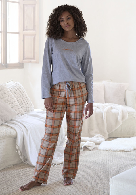 Bild: Pyjama von Vivance Dreams: Pyjama von Vivance Dreams mit schlichtem Oberteil und Print auf der Vorderseite. Lange Hose mit seitlichen Eingrifftaschen und Tunnelzug. Angenehme Baumwollqualität.