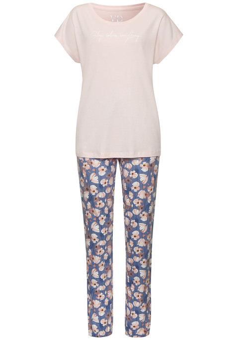Bild: Pyjama von Vivance Dreams: Bequemer Pyjama von Vivance Dreams. Kurzärmliges Rundhalsshirt mit kleinem Frontprint. Rundum bedruckte Hose mit Eingrifftaschen und Gummizugbund mit Bindeband. Komfortabler Single-Jersey aus Baumwolle und Viskose.