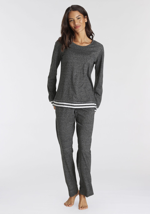 Bild: Pyjama von Vivance Dreams: Weicher Pyjama von Vivance Dreams in Melange-Optik. Langarmshirt mit Rundhalsausschnitt und gestreiften Saumbündchen. Lange Hose mit elastischem Bund und Eingrifftaschen. Figurumspielende Passform. Pflegeleichter Single-Jersey aus 50% Baumwolle, 50% Polyester.