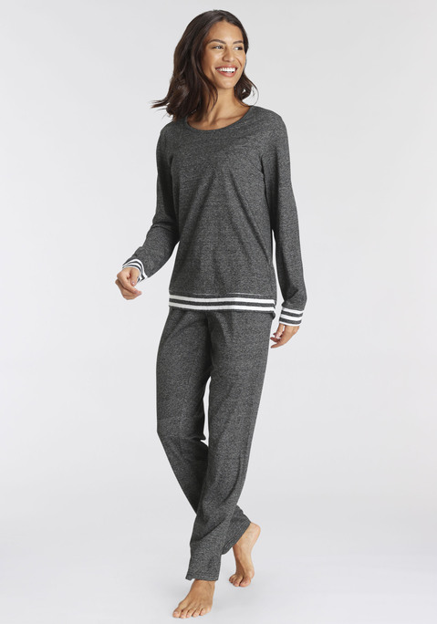 Bild: Pyjama von Vivance Dreams: Weicher Pyjama von Vivance Dreams in Melange-Optik. Langarmshirt mit Rundhalsausschnitt und gestreiften Saumbündchen. Lange Hose mit elastischem Bund und Eingrifftaschen. Figurumspielende Passform. Pflegeleichter Single-Jersey aus 50% Baumwolle, 50% Polyester.