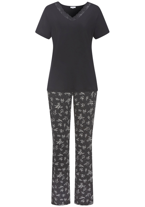 Bild: Pyjama von Vivance Dreams: Pyjama von Lascana. Unifarbenes T-Shirt mit Spitzenbesatz am V-Ausschnitt. Lange Hose mit floralem Alloverprint, elastischem Tunnelzugbund, seitlichen Eingrifftaschen. Trageangenehme Viskosequalität.