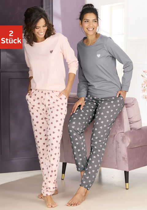 Bild: Pyjama von Vivance Dreams: Langer Pyjama im DP von Vivance Dreams. Longsleeve mit Rundhalsausschnitt und kleinem Print auf der Brust. Lange Hose mit Allover-Herzmuster. Seitliche Eingrifftaschen. Elastischer Bund mit Bindeband. Trageangenehme Baumwollqualität.