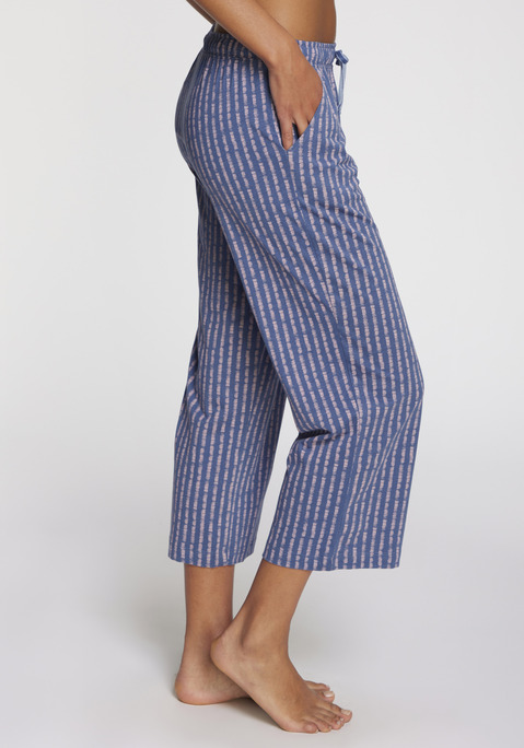 Bild: Pyjamahose von Vivance Dreams: Charmante Culotte von Vivance Dreams mit schönem Allovermuster. Praktische Eingrifftaschen. Femininer Stil mit Gummizugbund und Bindeband. Ideal als Schlafanzughose. Angenehmes Tragegefühl durch Baumwoll-Viskose-Qualität. Trageangenehmer Baumwollmix.