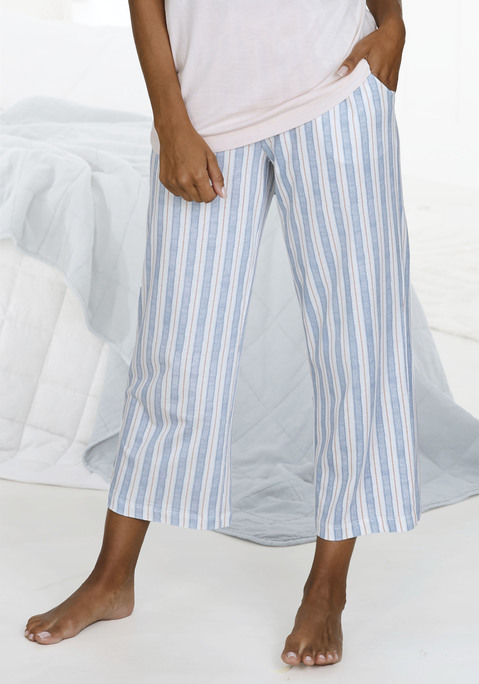 Bild: Pyjamahose von Vivance Dreams: Allover gemusterte Pyjama-Culotte von Vivance Dreams. Mit elastischem Tunnelzugbund. Seitliche Eingrifftaschen. Weicher Baumwoll-Viskose-Mix.