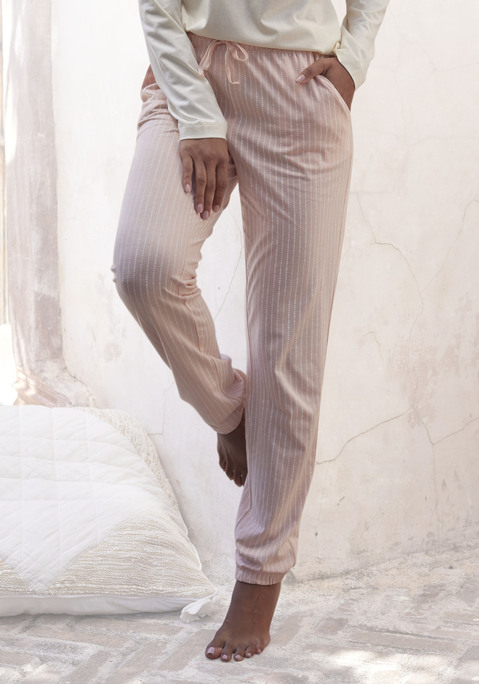 Bild: Pyjamahose von Vivance Dreams: Lange Pyjamahose mit allover Print, seitlichen Eingriffstaschen, elastischem Saum und Tunnelzugband. Angenehme Baumwollqualität aus 50% Baumwolle, 50% Viskose.