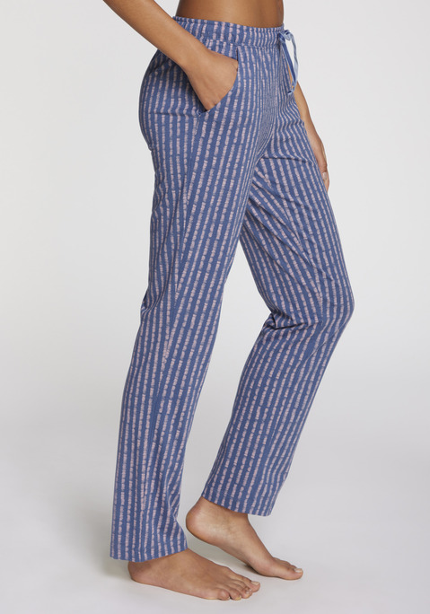 Bild: Pyjamahose von Vivance Dreams: Feminine Pyjamahose von Vivance Dreams mit schönem Alloverprint. Gerade Beine und bequeme Eingrifftaschen. Komfortable Passform dank Gummizugbund mit Bindeband. Ideal für erholsamen Schlaf. Angenehme Baumwoll-Viskose-Qualität.