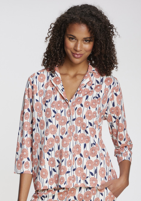 Bild: Pyjamaoberteil von Vivance Dreams: Schlaf-Shirt von Vivance Dreams. Mit 3/4-Ärmeln, Reverskragen und durchgehender Knopfleiste. Aus angenehmer Baumwoll-Viskosequalität.