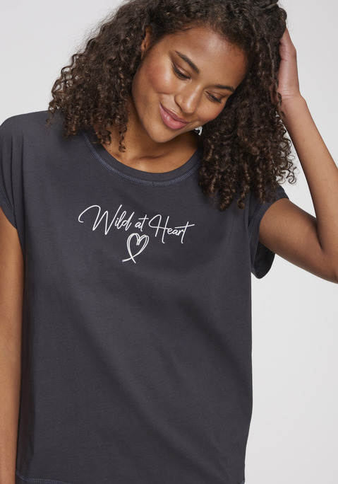 Bild: Pyjamaoberteil von Vivance Dreams: Bequemes Schlafshirt von Vivance Dreams. Highlight: der Herzprint als Frontdruck. Angeschnittene, kurze Ärmel und Rundhalsausschnitt. Lässige Basic-Passform. Angenehm weiches Material aus reiner Baumwolle.