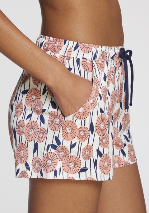 Bild: Pyjamashorts von Vivance Dreams: Modische Pyjamashorts von Vivance Dreams. Ausgestattet mit einem Gummizugbund und einem Bindeband. Eingrifftaschen mit Platz für kleine Gegenstände. Aus einer angenehmen Baumwoll-Viskosequalität.