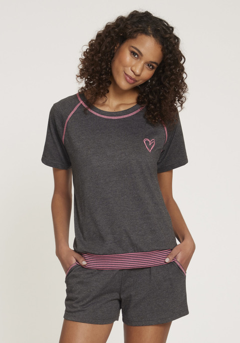 Bild: Shorty von Vivance Dreams: Pyjamaoberteil mit kurzen Raglanärmeln und kontrastnähten. Kleiner Frontprint auf der Brust. Shorts mit seitlichen Eingriffstaschen und gestreiftem Rippbund mit Tunnelzug. Angenehme Qualität aus 60% Baumwolle, 40% Polyester.
