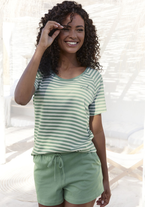 Bild: Shorty von Vivance Dreams: Shorty von Vivance Dreams. Gestreiftes T-Shirt mit Raglanärmeln, Rundhalsausschnitt und feiner Wording-Strickerei. Shorts mit elastischem Bündchen und seitlichen Eingriffstaschen. Weiche Single-Jersey-Qualität aus Baumwolle.