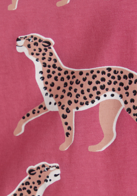 Bild: Shorty von Vivance Dreams: Mit designstarkem Animalprint: Shorty von Vivance Dreams. T-Shirt mit Rundhalsausschnitt und überschnittenen Schulternähten. Shorts mit Dehnbund und seitlichen Eingrifftaschen. Bequeme Passform. Angenehm weiche Jerseyqualität aus 60% Baumwolle, 40% Polyester.