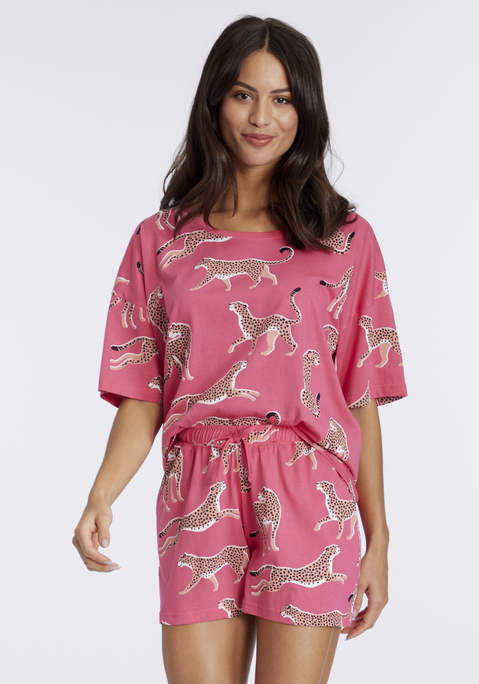 Bild: Shorty von Vivance Dreams: Mit designstarkem Animalprint: Shorty von Vivance Dreams. T-Shirt mit Rundhalsausschnitt und überschnittenen Schulternähten. Shorts mit Dehnbund und seitlichen Eingrifftaschen. Bequeme Passform. Angenehm weiche Jerseyqualität aus 60% Baumwolle, 40% Polyester.