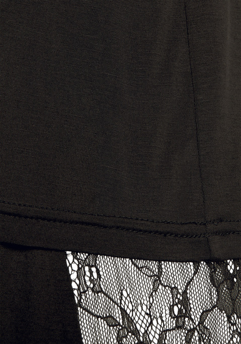 Bild: Shorty von Vivance Dreams: Shorty mit schönen Spitzendetails. Trägertop mit V-Ausschnitt vorn und am Rücken. V-Ausschnitt mit Sptzeneinsatz vorne. Shorts mit schmalem elastischen Bund und Seitenstreifen aus Spitze. Weiche Qualität aus 95% Viskose, 5% Elasthan. Spitze aus 100% Polyamid.