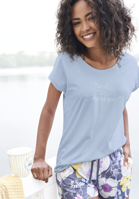 Bild: T-Shirt von Vivance Dreams: Kurzarmshirt von Vivance Dreams. Mit Wording-Print vorn. Bequeme Passform mit Rundhalsausschnitt und angeschnittenen Ärmeln. Vielseitig kombinierbar. Weiche Single-Jersey-Qualität aus  50% Baumwolle, 50% Viskose.