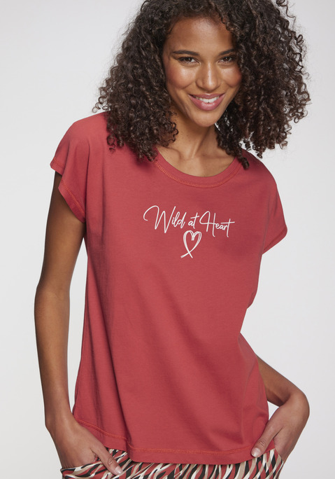 Bild: T-Shirt von Vivance Dreams: Bequemes Schlafshirt von Vivance Dreams. Highlight: der Herzprint als Frontdruck. Angeschnittene, kurze Ärmel und Rundhalsausschnitt. Lässige Basic-Passform. Angenehm weiches Material aus reiner Baumwolle.