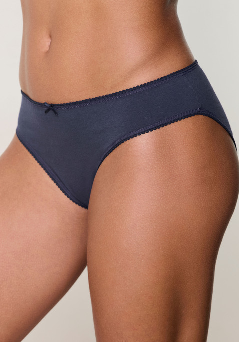 Bild: Jazz-Pants Slips von Vivance: Unifarbene Slips von Vivance im praktischen 5er-Pack mit dezenter Häkelkante am Bund und den Beinausschnitten und kleiner Schleife vorn. Aus weicher und elastischer Baumwoll-Qualität.