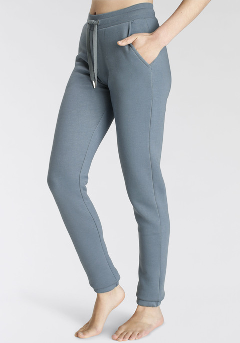 Bild: Jogginghose von Vivance: Superbequeme Loungepants von Vivance. Elastischer Tunnelzugbund mit Kordel. Seitliche Eingrifftaschen. Schmaler Schnitt. Sehr weiche Sweatware mit kuscheliger Innenseite.
